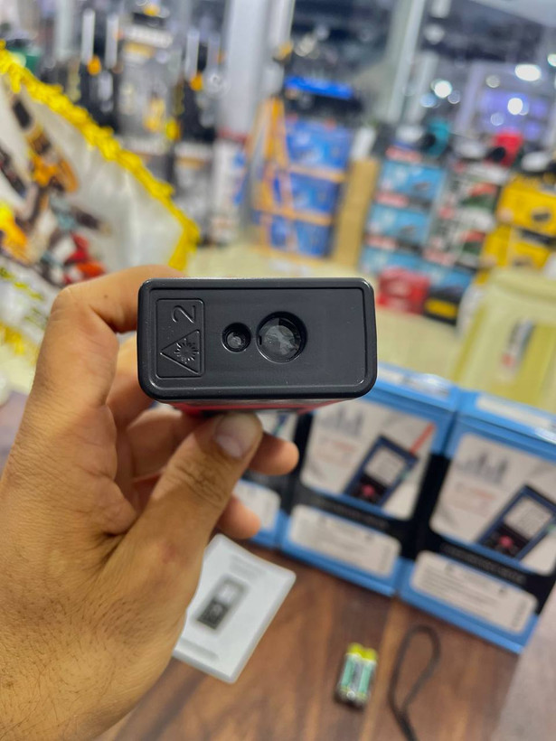 متر لیزری ماکیتا مدل E60M