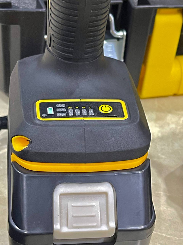 بکس شارژی و پیچ گوشتی شارژی دیوالت 88 ولت مدلDF58CC 2_6AH